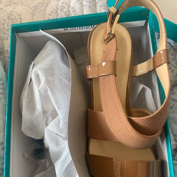 Shoes - Picture 2 of 4